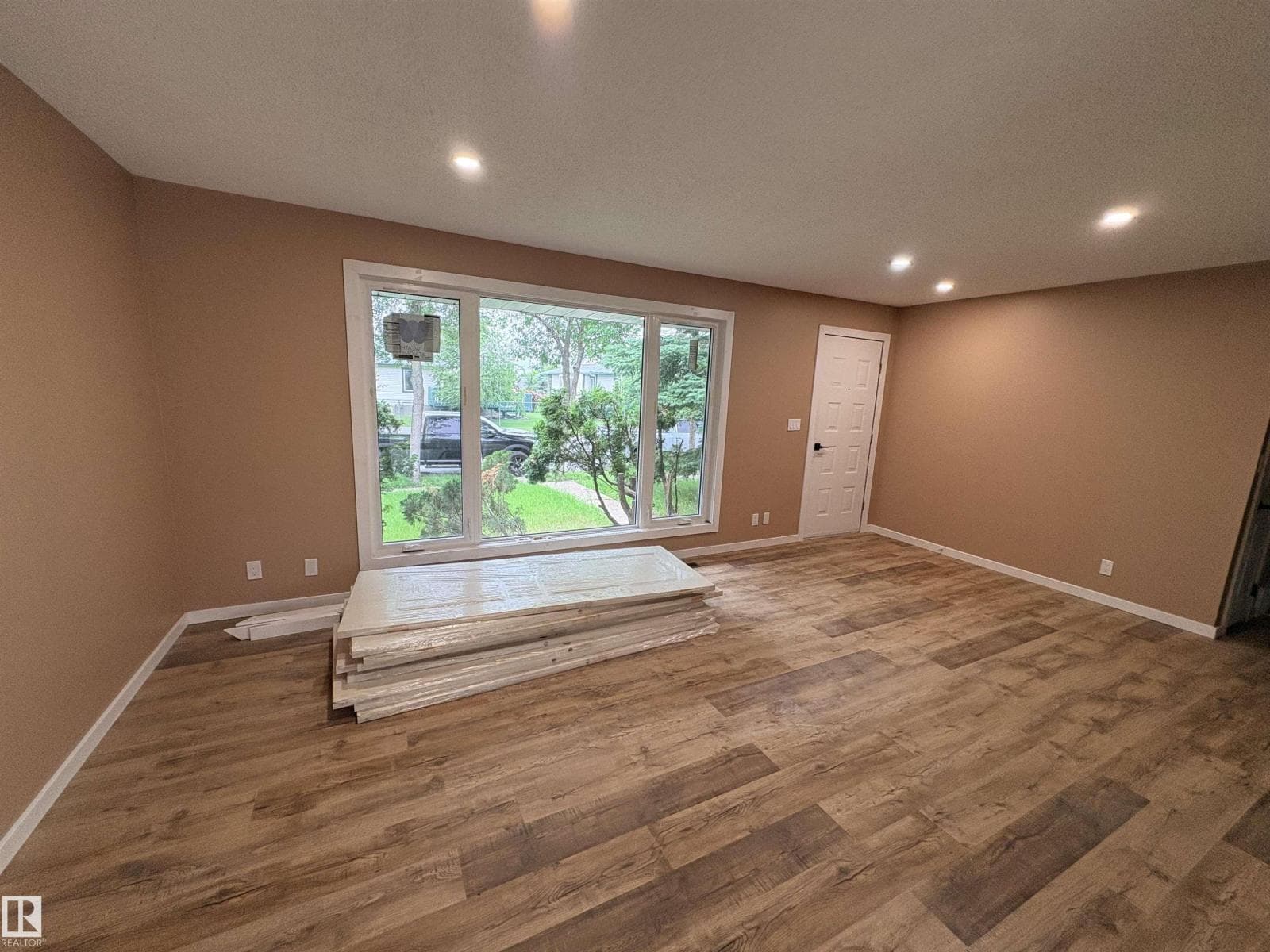 4418 45 AV — photo 2