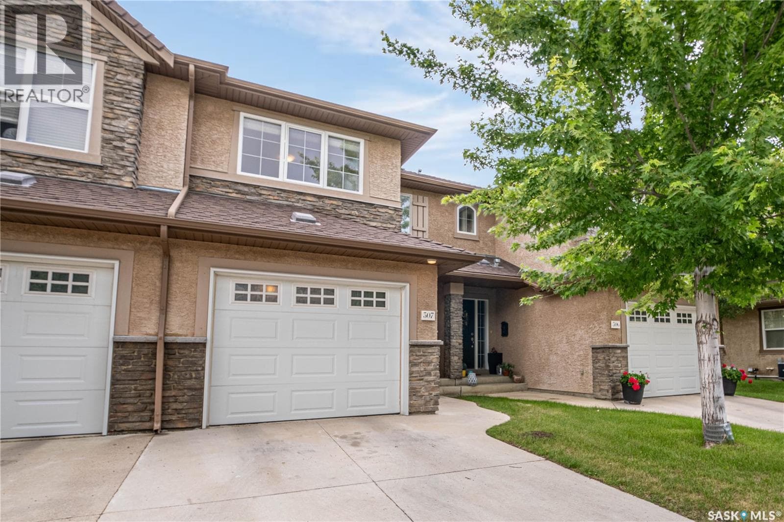 307 710 Gordon ROAD — photo 2