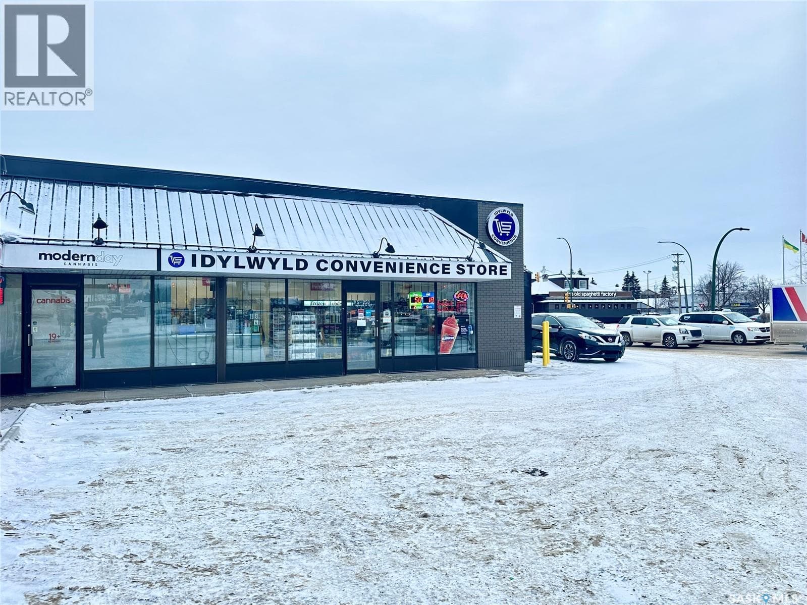 5 250 Idylwyld DRIVE N — photo 3