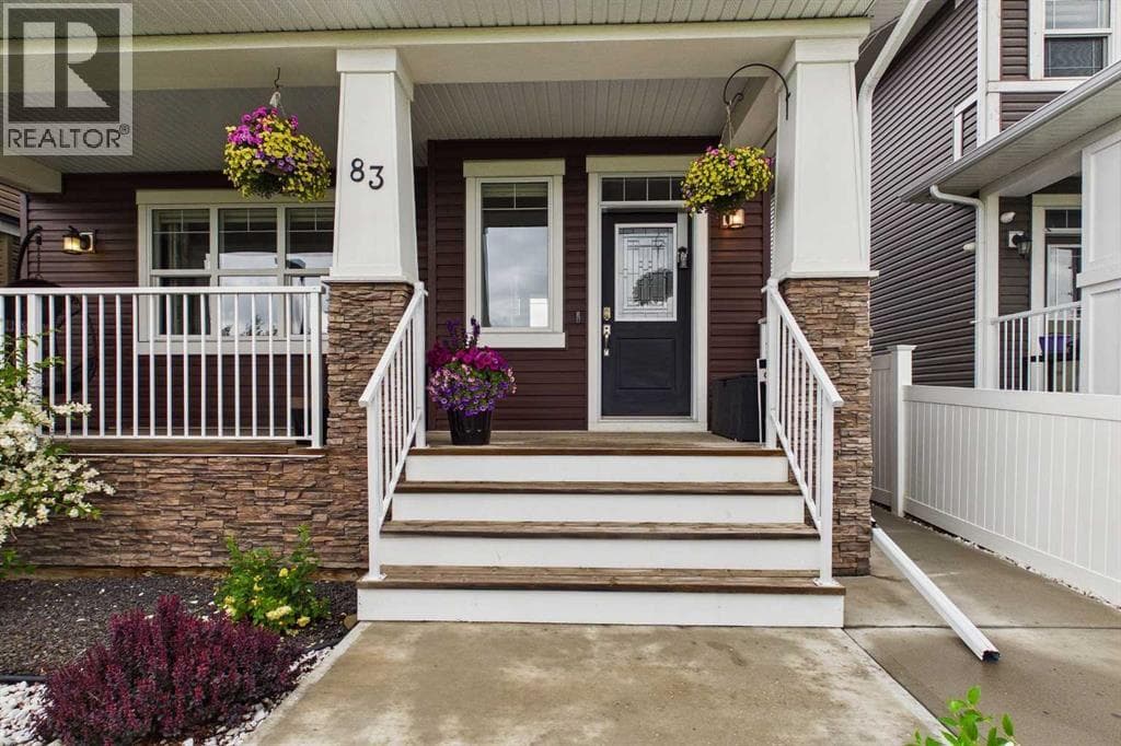 83 Redstone Gardens NE — photo 2