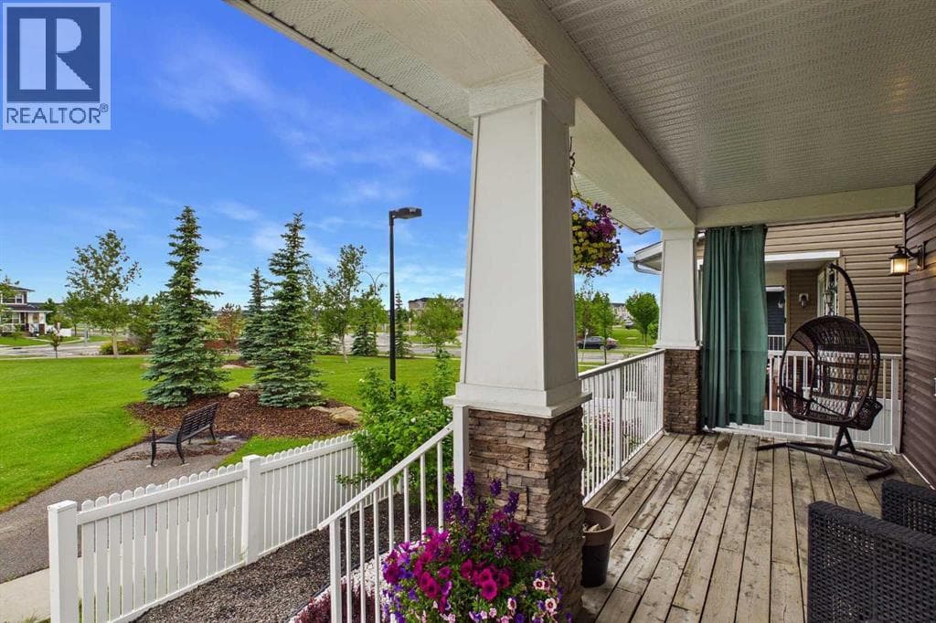 83 Redstone Gardens NE — photo 3