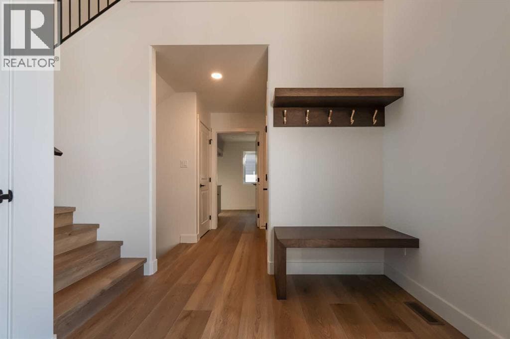 639 Sixmile Crescent S — photo 3