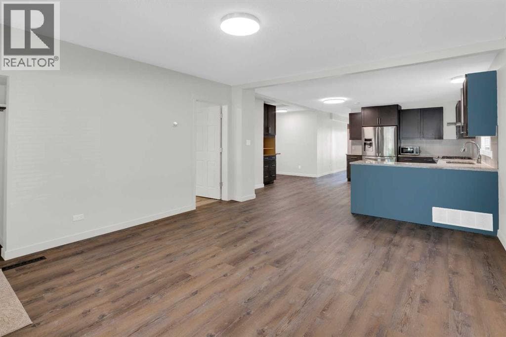 415 Centre Street — photo 4