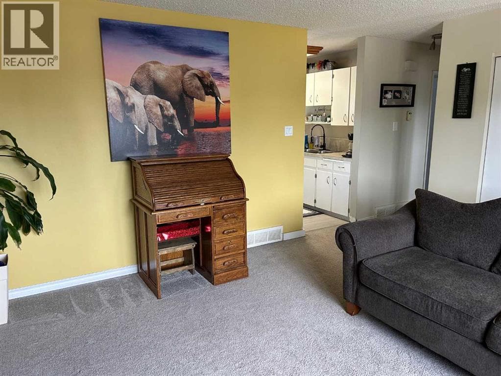 449 20 Street NE — photo 5