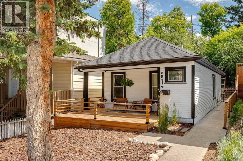 2514 16A Street SW — photo 2