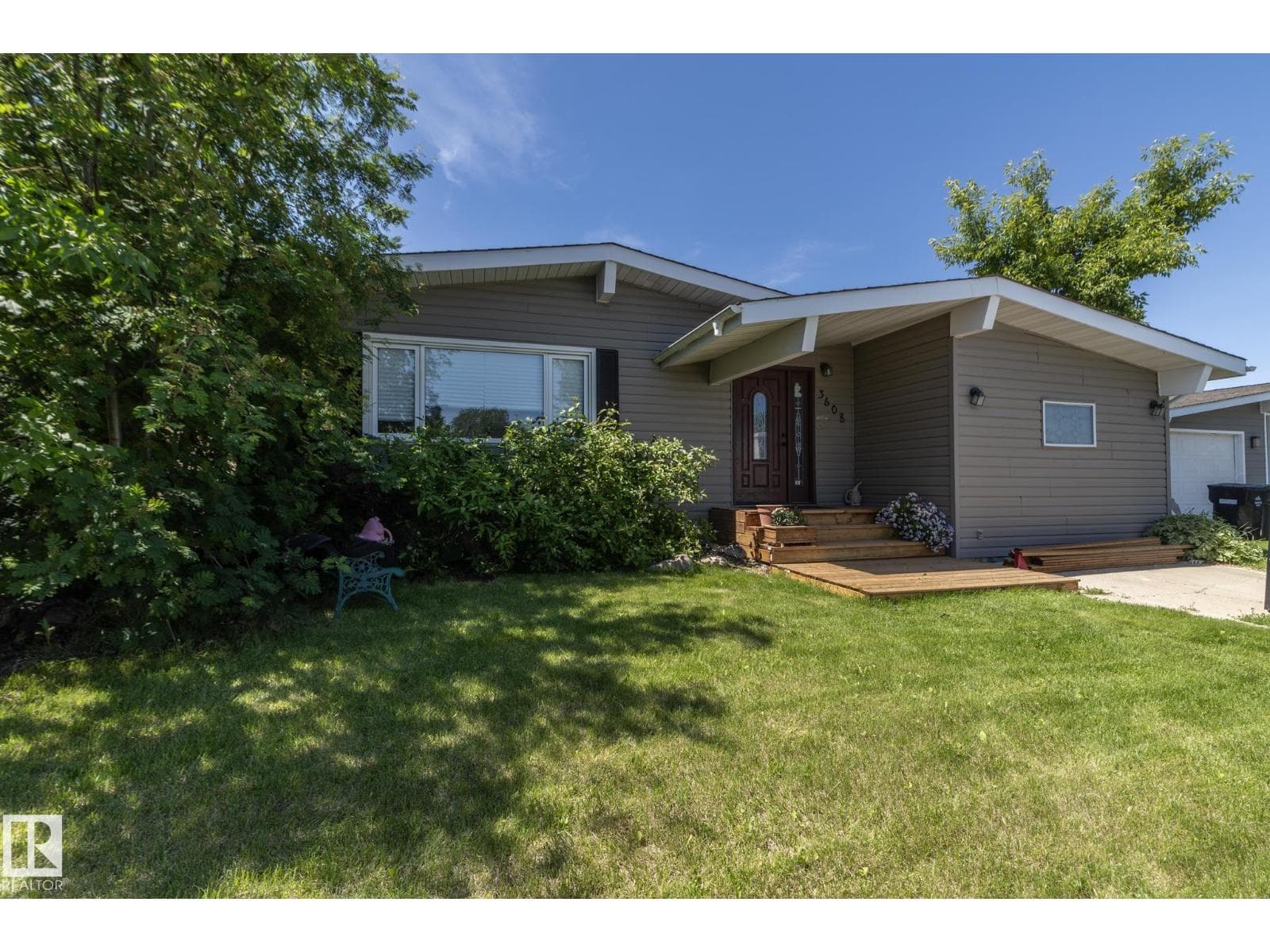 3608 44 ST — photo 2