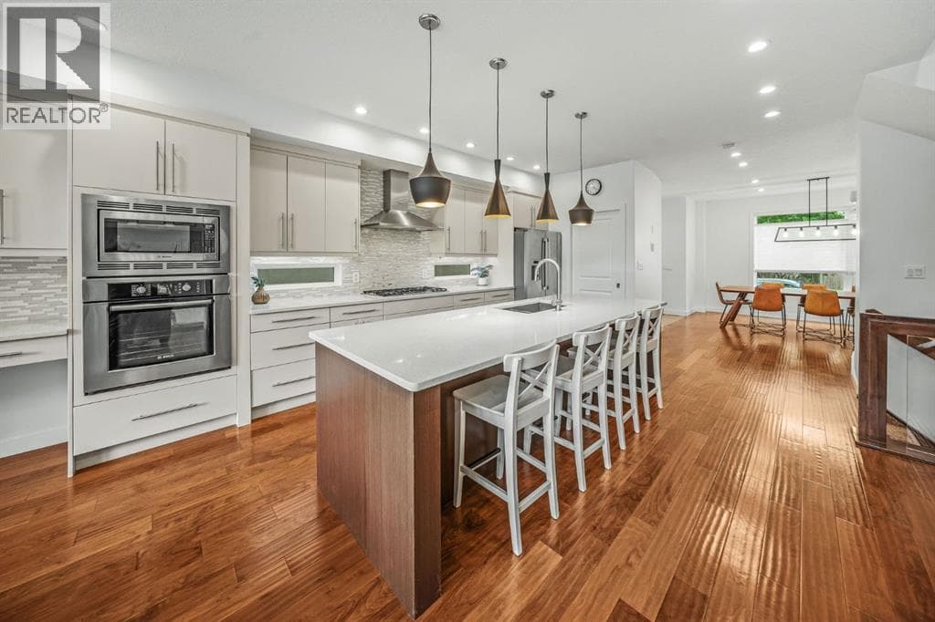 1734 37 Avenue SW — photo 4