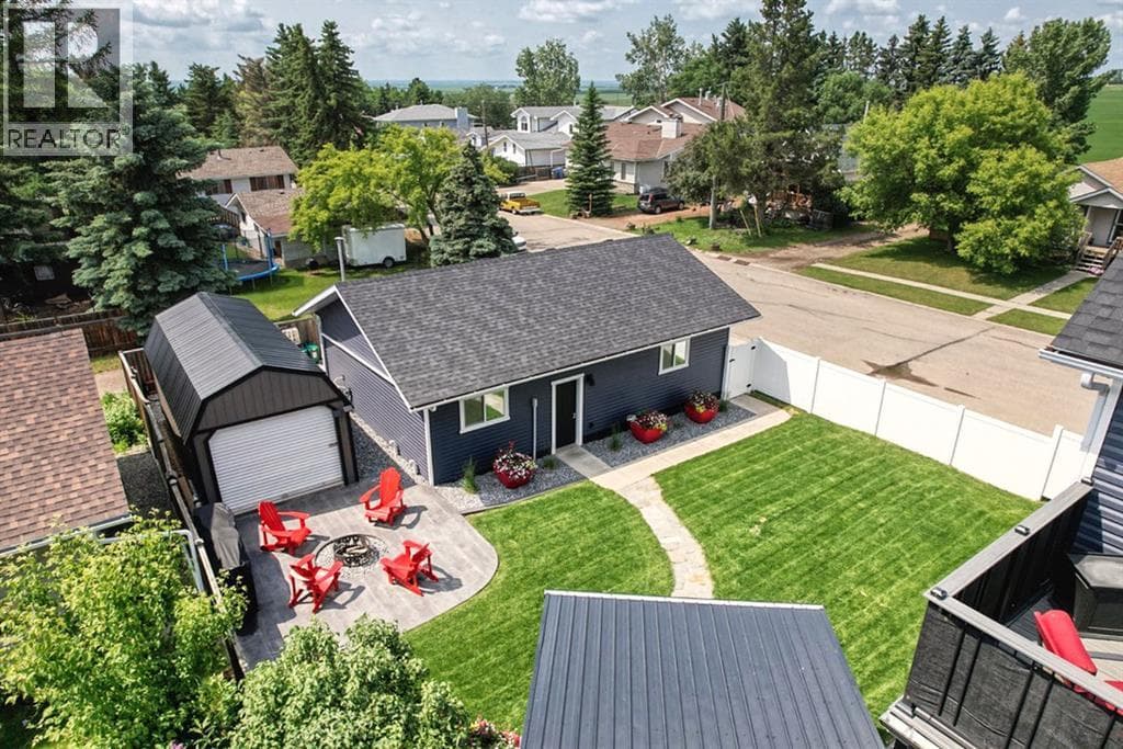 833 10 Avenue NE — photo 2
