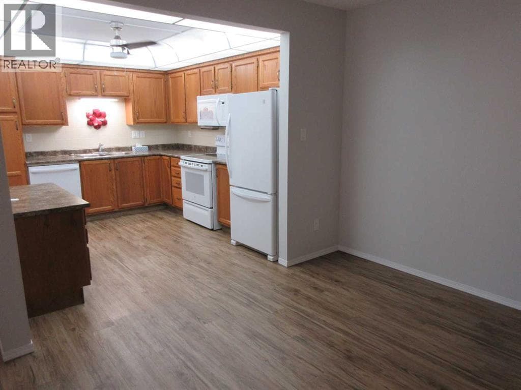 205, 3090 15 Avenue SE — photo 5