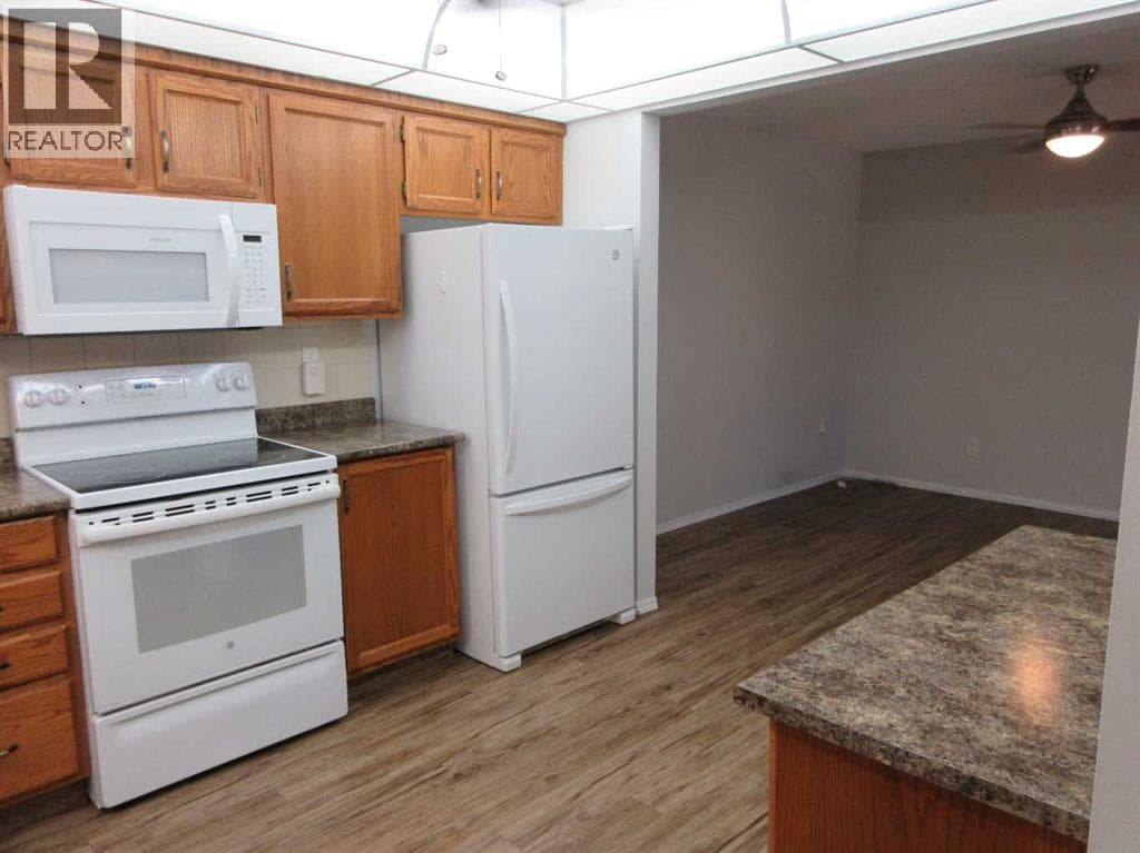 205, 3090 15 Avenue SE — photo 4