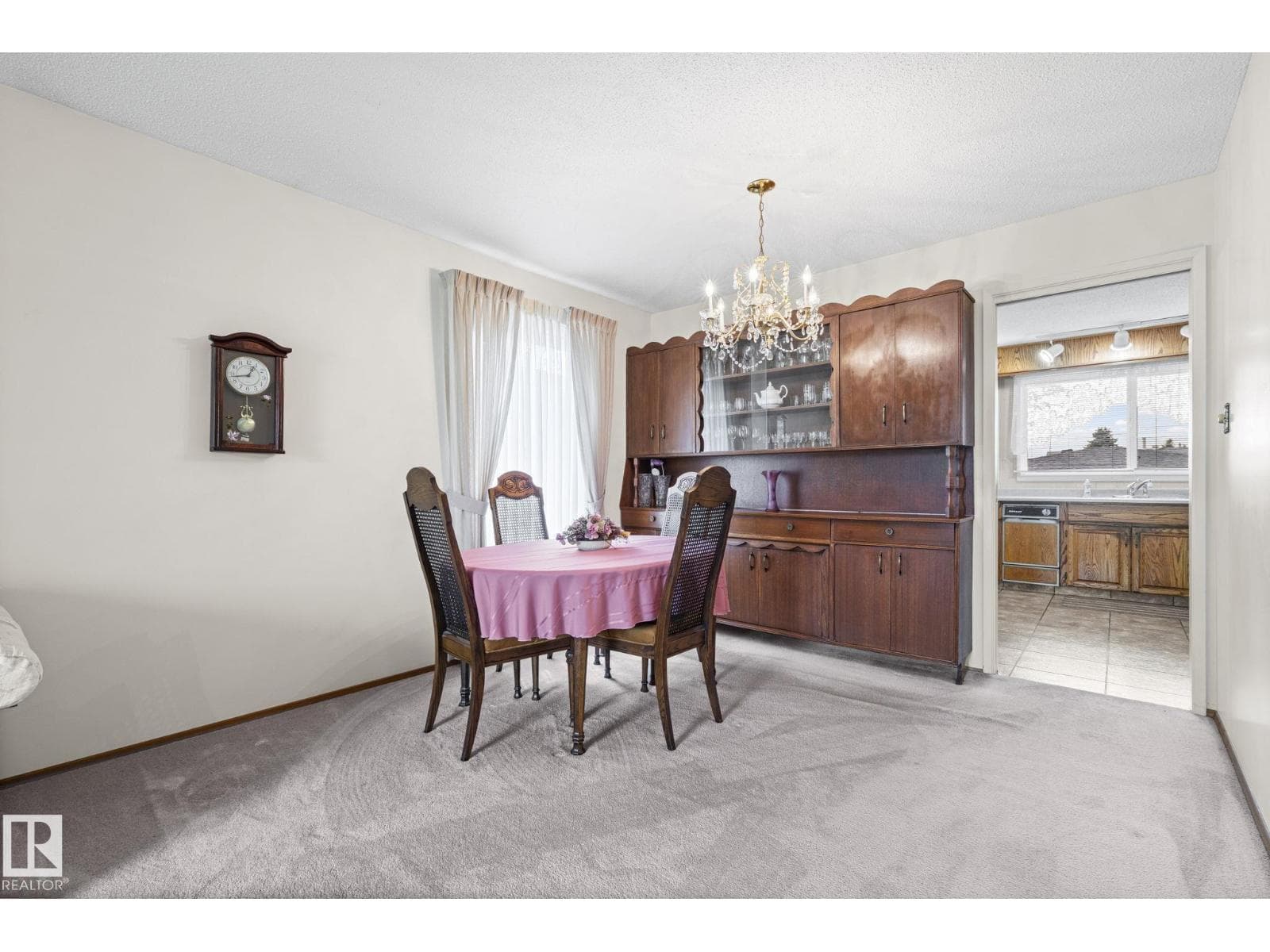 8323 142 AV NW — photo 5