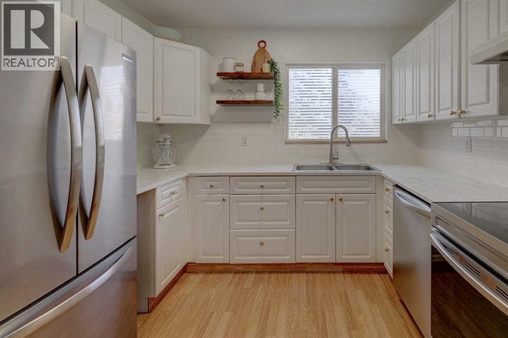 10, 707 Westmount Drive — photo 3
