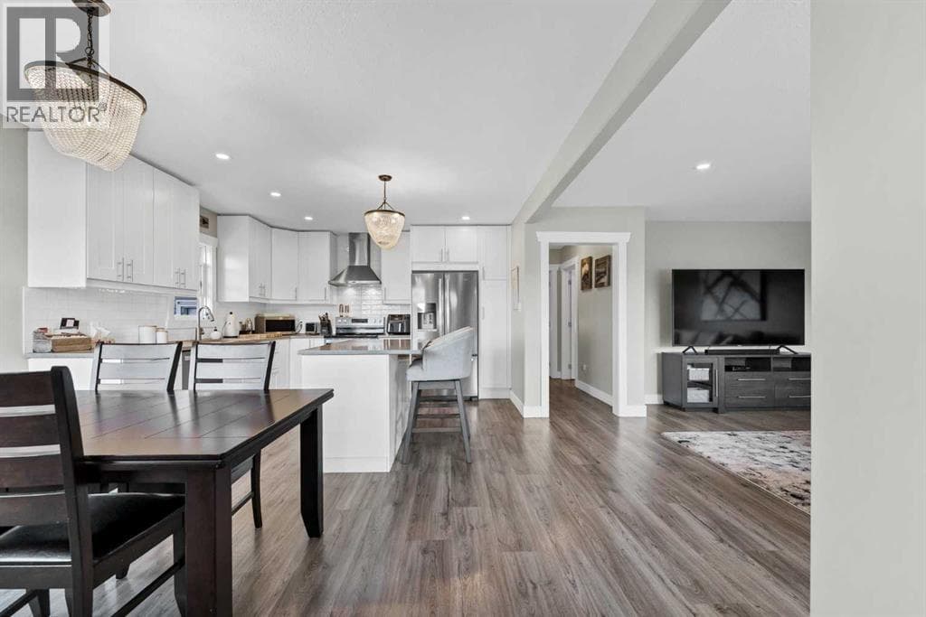 221 9 Street SW — photo 4