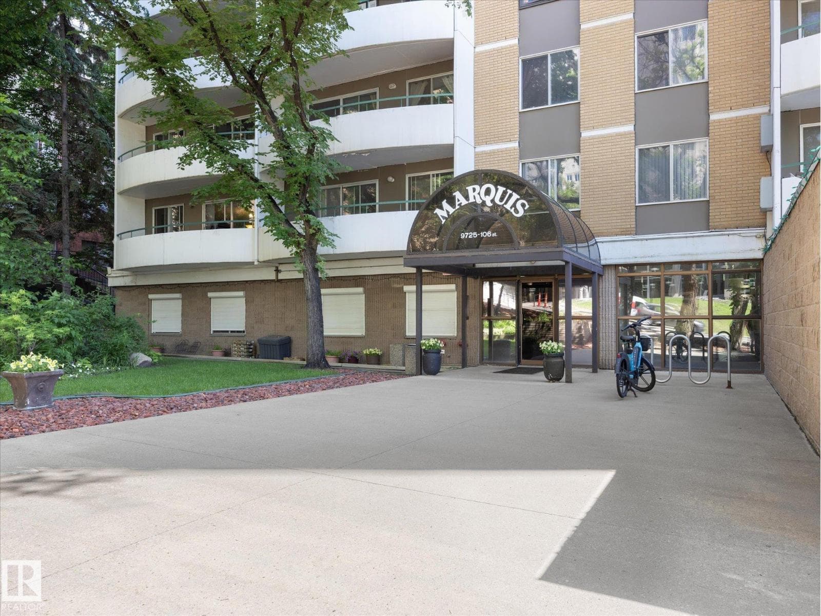 #1601 9725 106 ST NW
