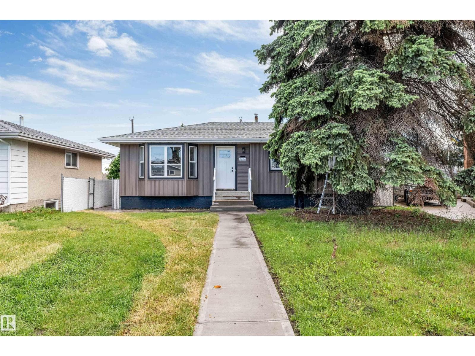 6404 88 AV NW — photo 2