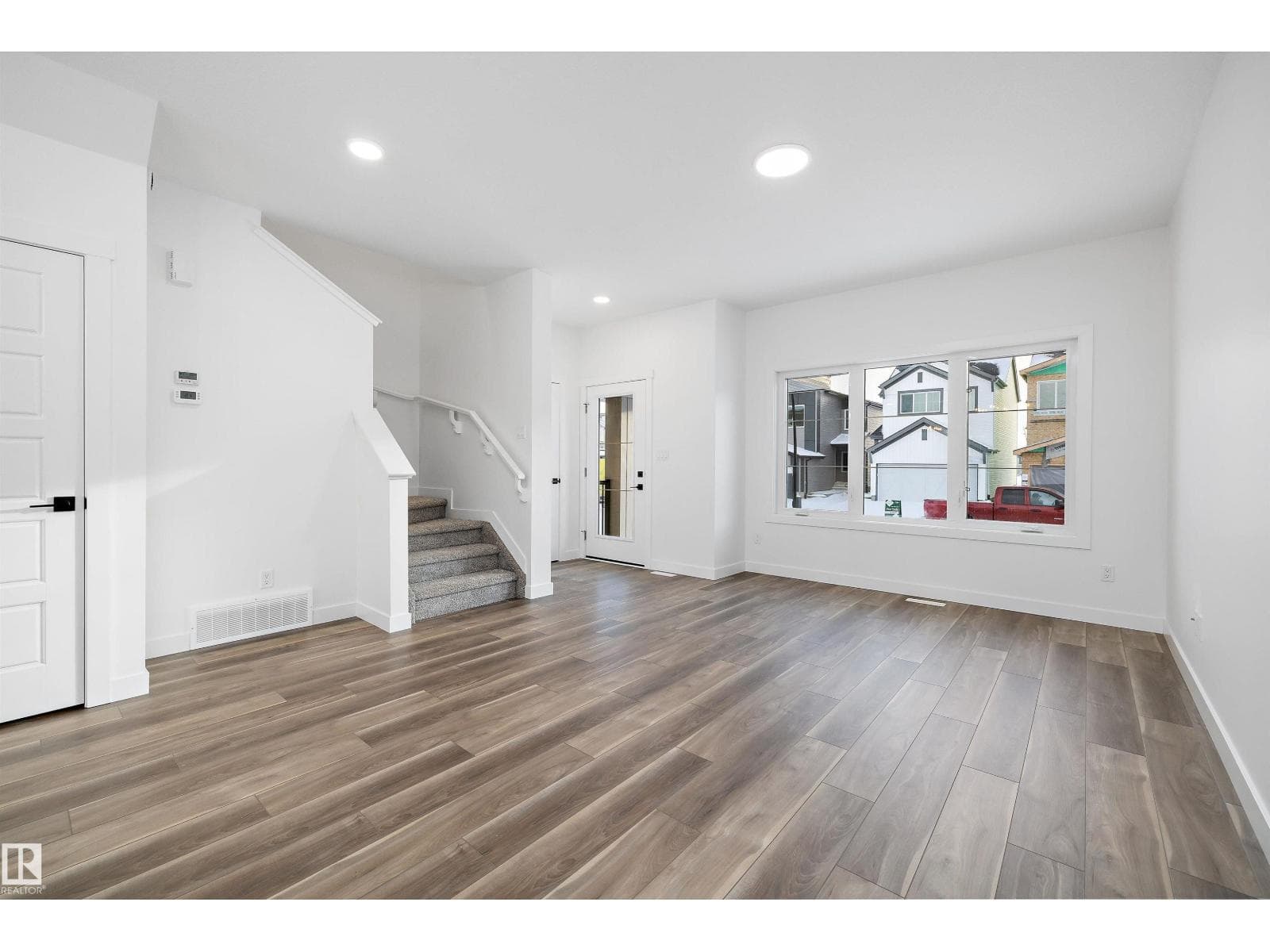 18924 28 AV NW — photo 4