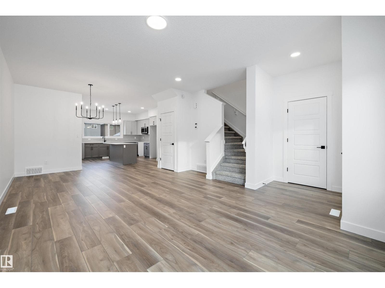 18924 28 AV NW — photo 3