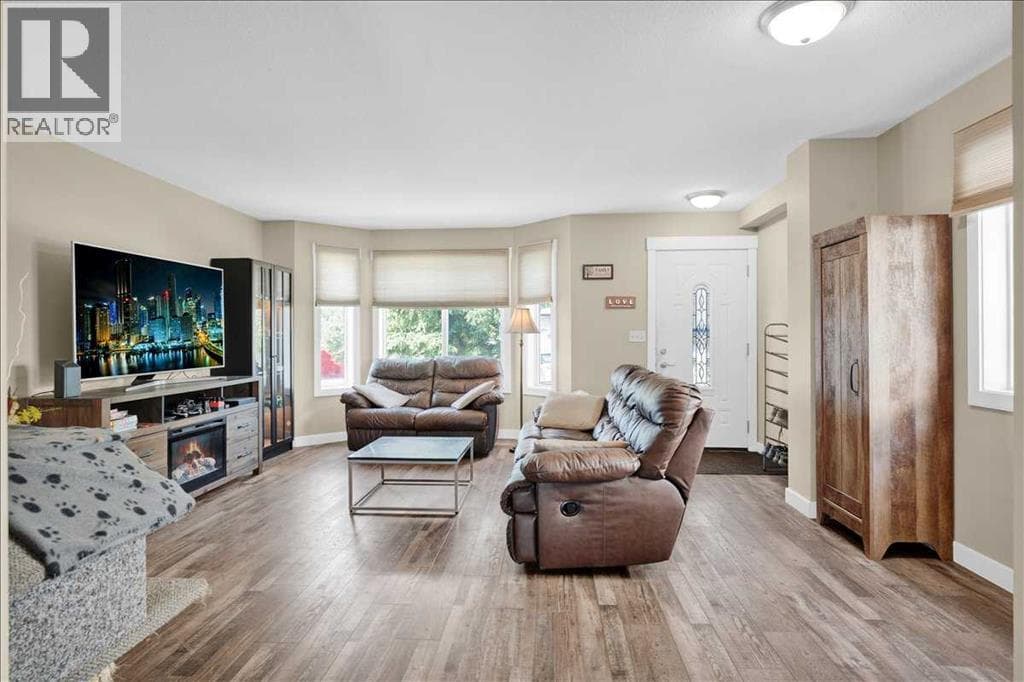 118 Meadowpark Drive — photo 4