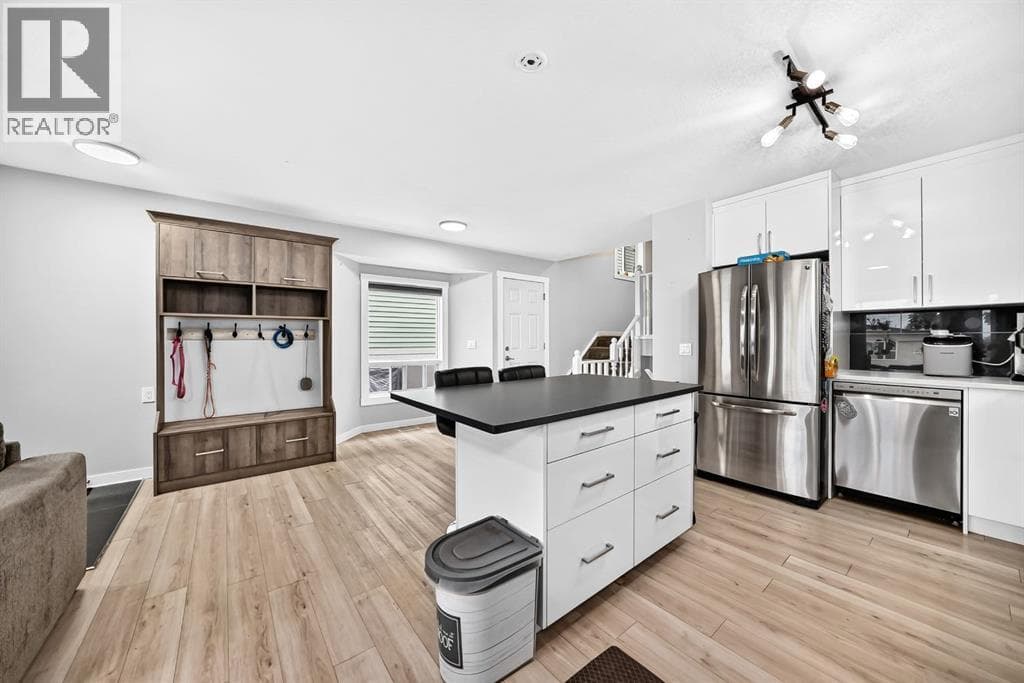 46 Dovercliffe Way SE — photo 4