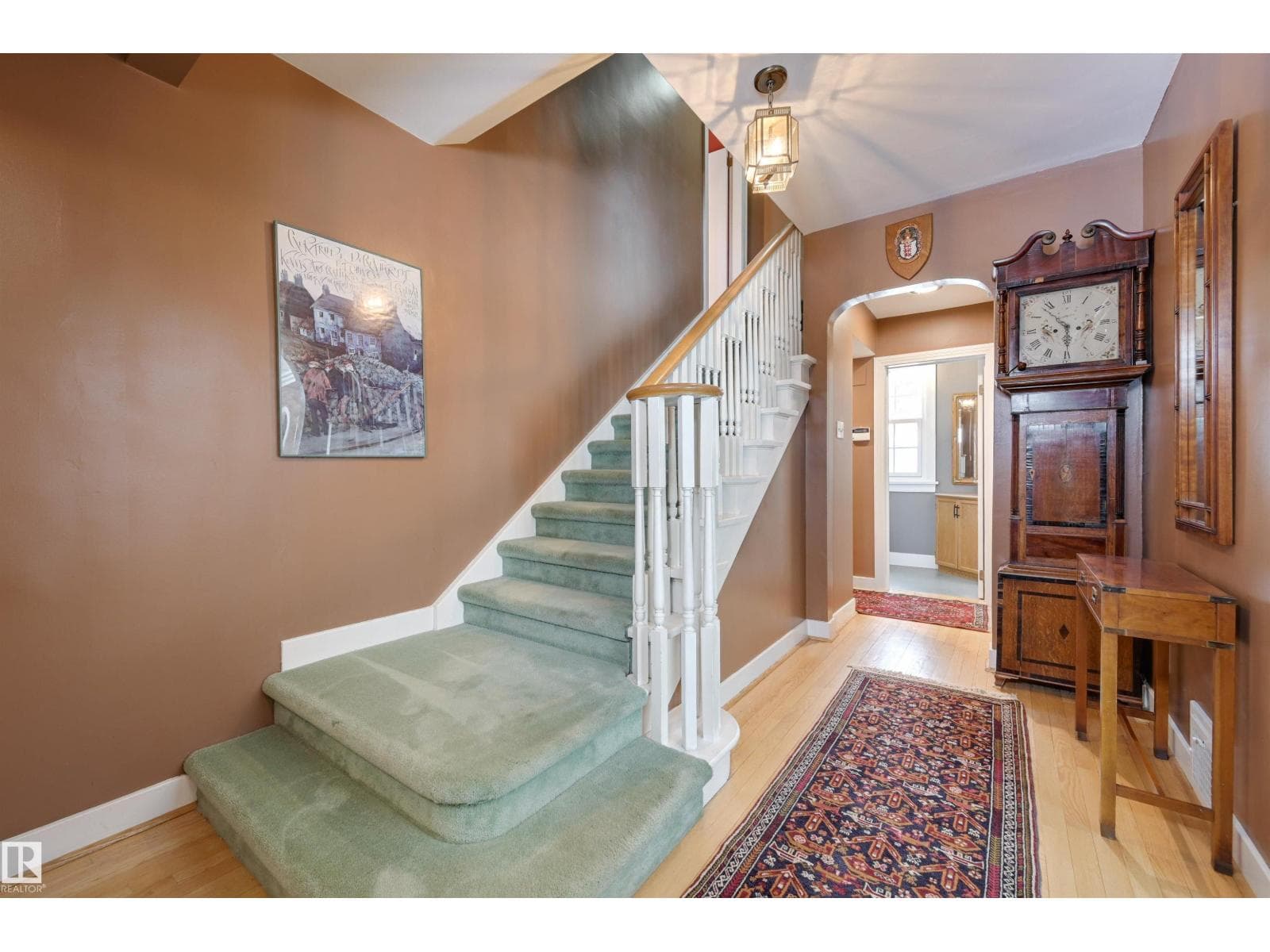 106 ST GEORGE'S CR NW — photo 5