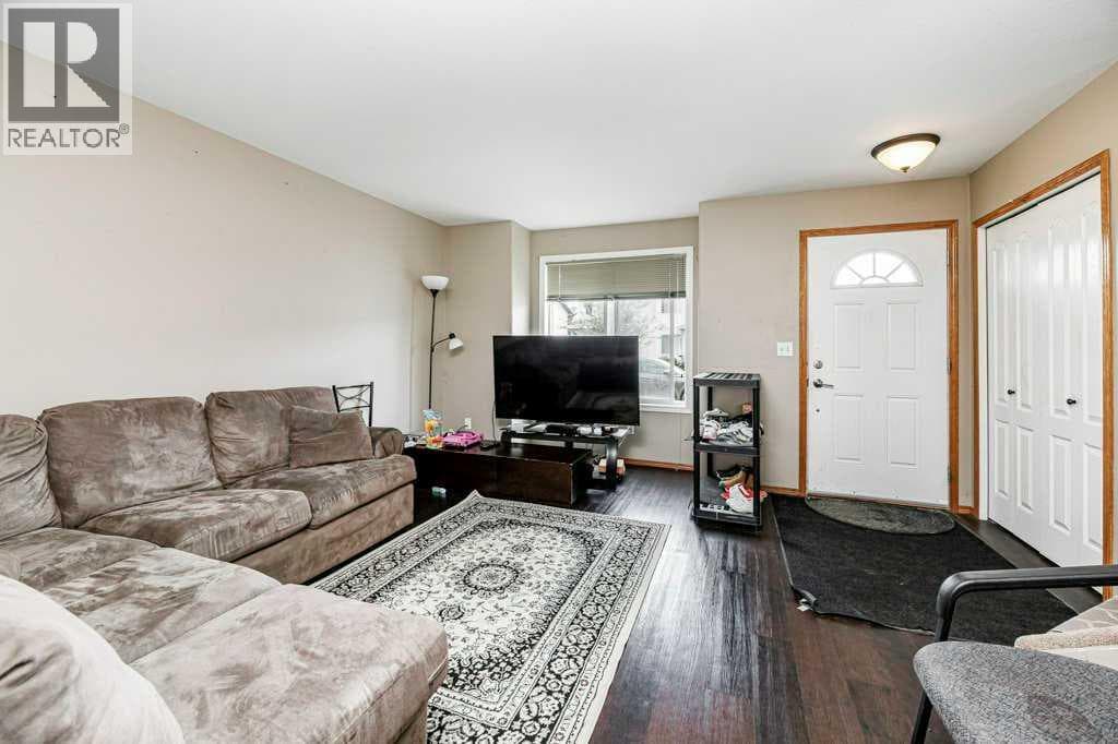 9 Lakeview Close — photo 4