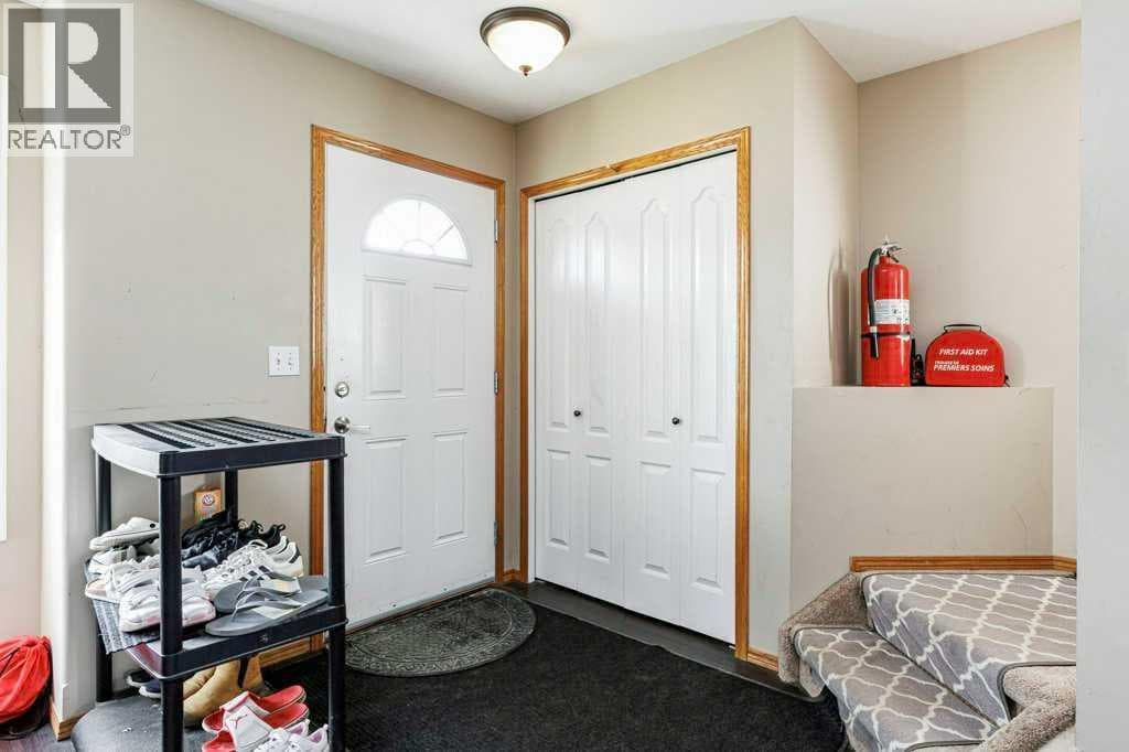 9 Lakeview Close — photo 2