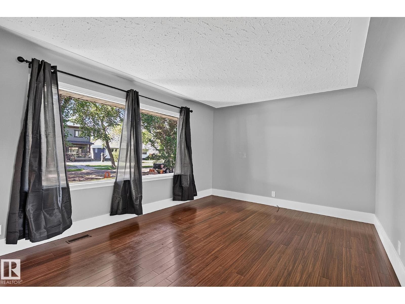 14624 110A AV NW — photo 4