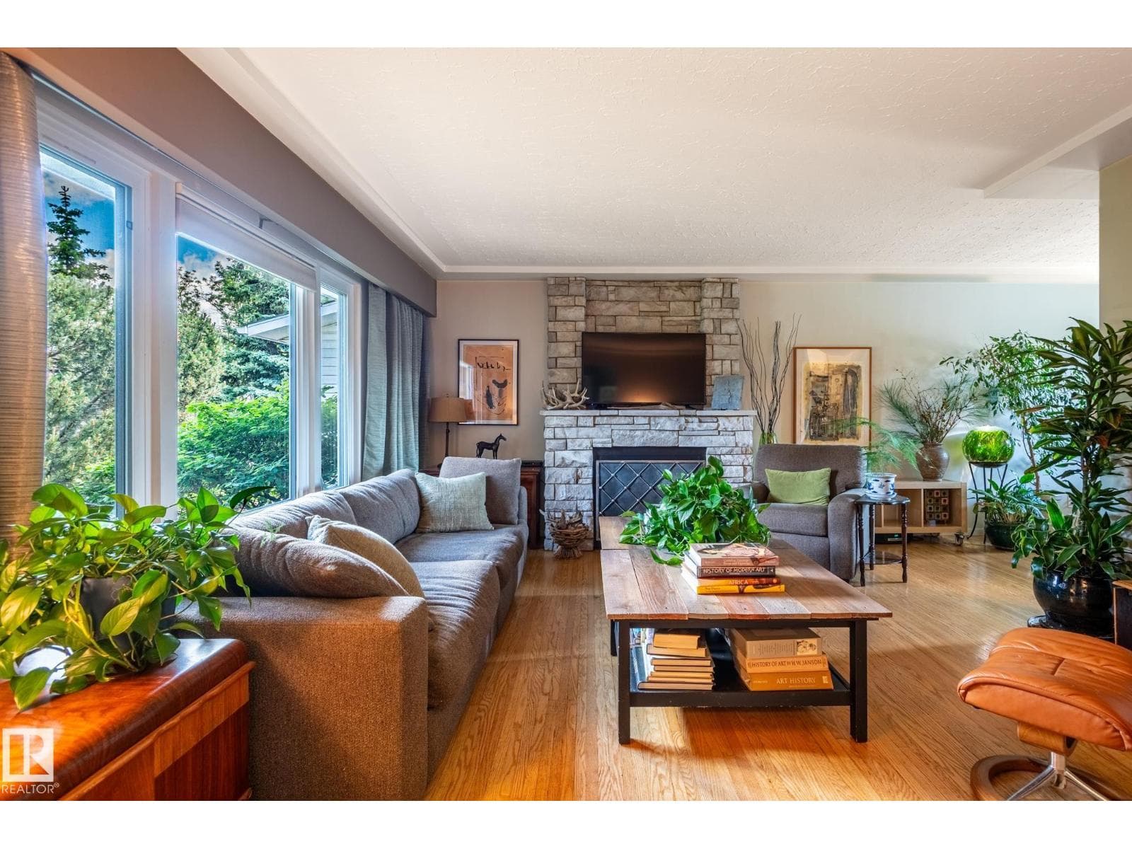 14643 88 AV NW