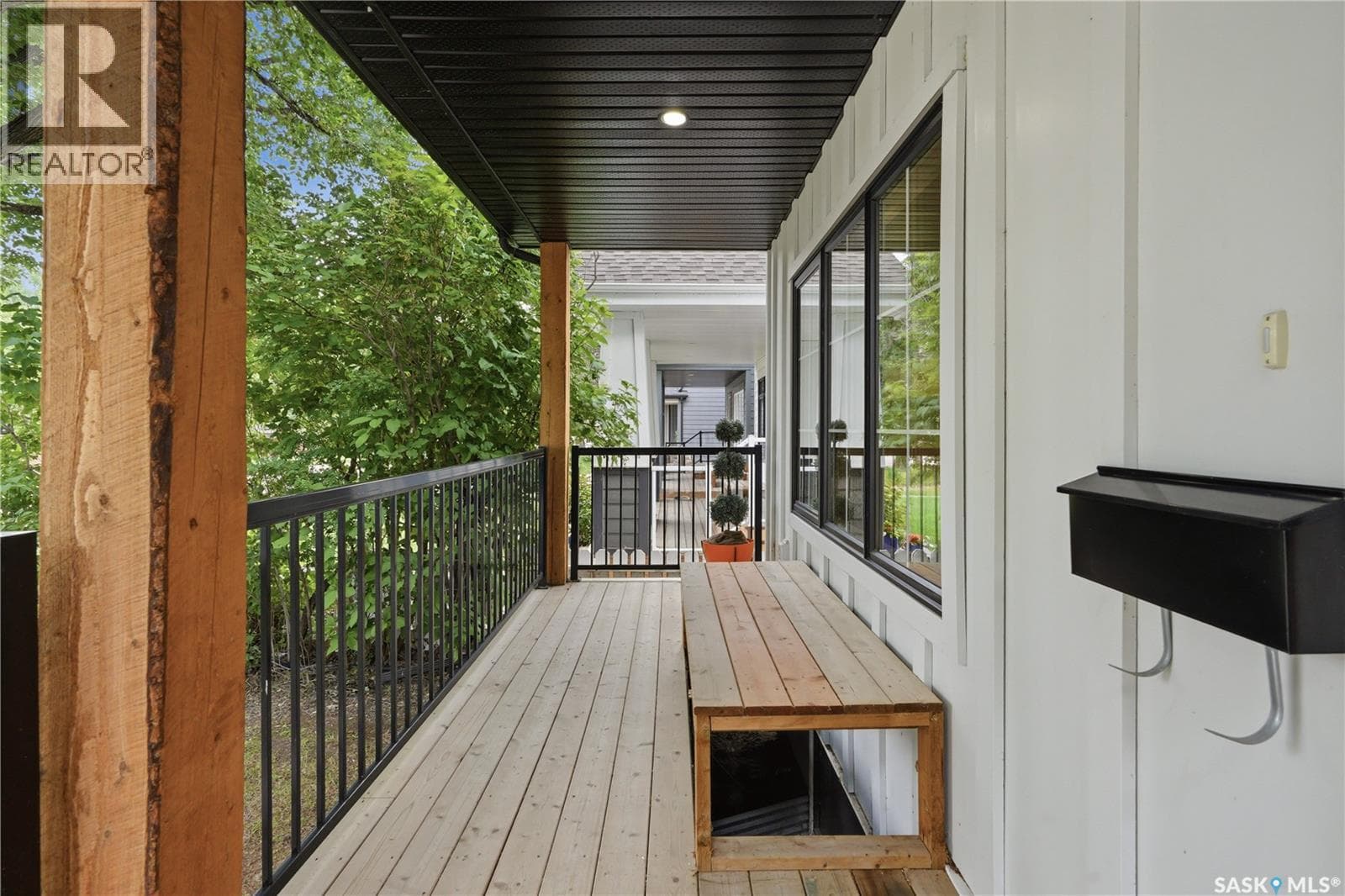 825 Osborne STREET — photo 3
