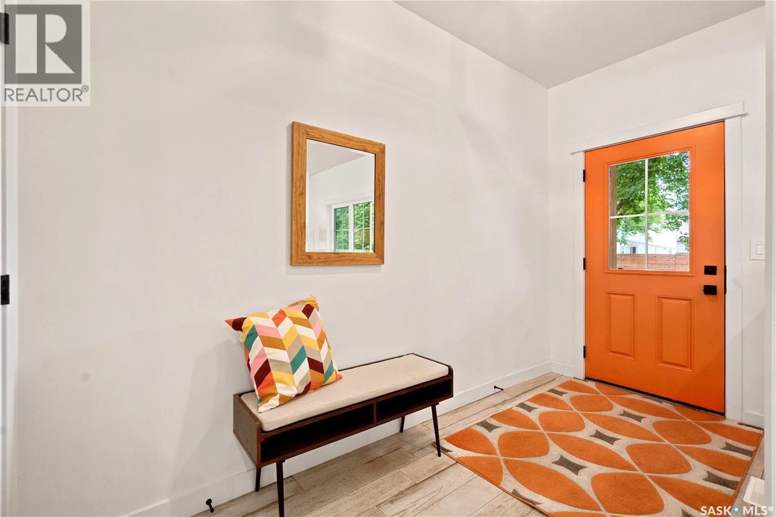 825 Osborne STREET — photo 5