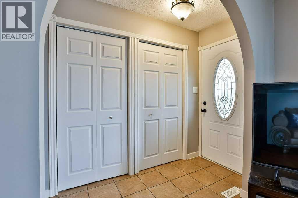 5217 38 Avenue — photo 3