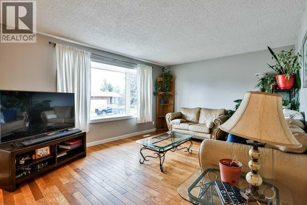 5217 38 Avenue — photo 4