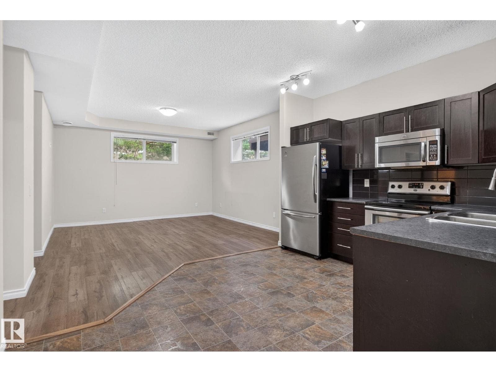 #18 6520 2 AV SW — photo 4