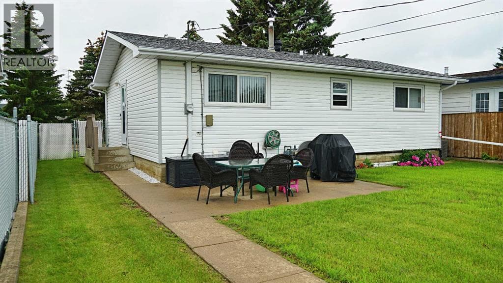 5825 51 Street — photo 3