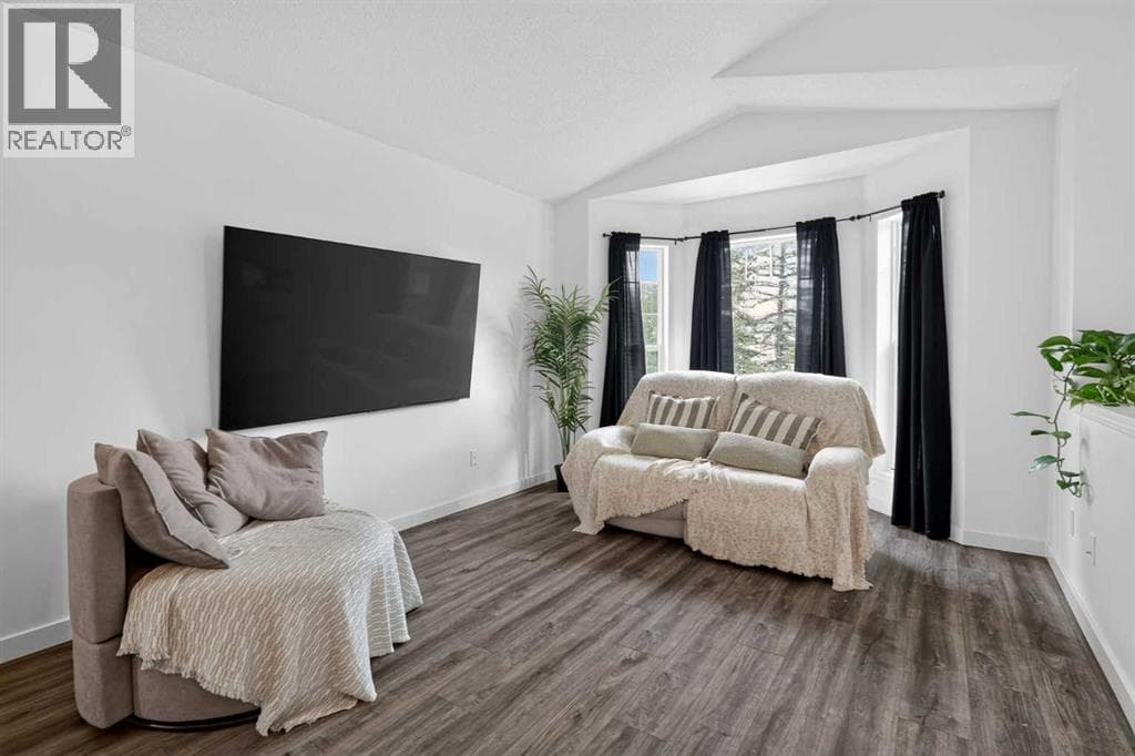 113 Mt Lorette Place SE — photo 4