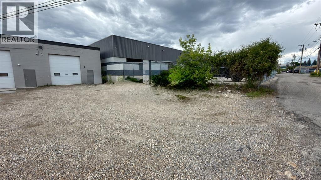 326 40 Avenue NE — photo 3