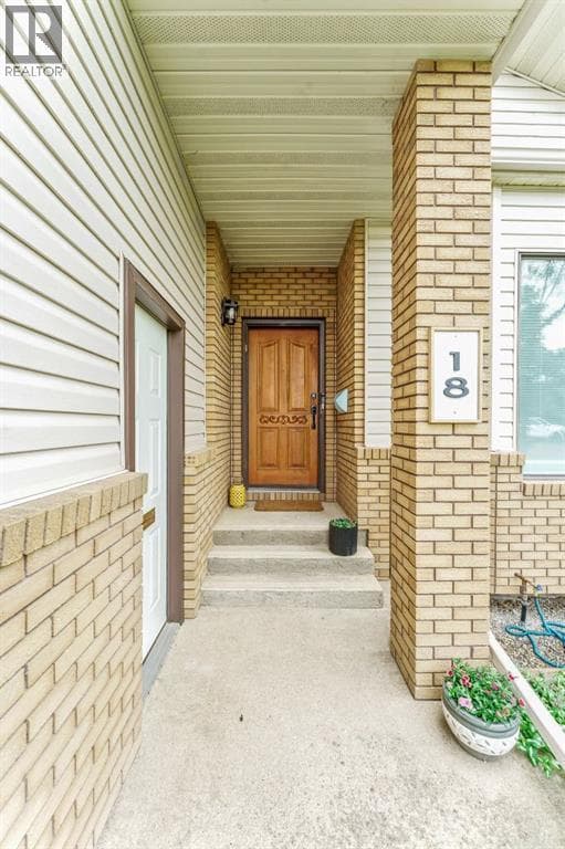 18 Rideau Crescent SE — photo 4