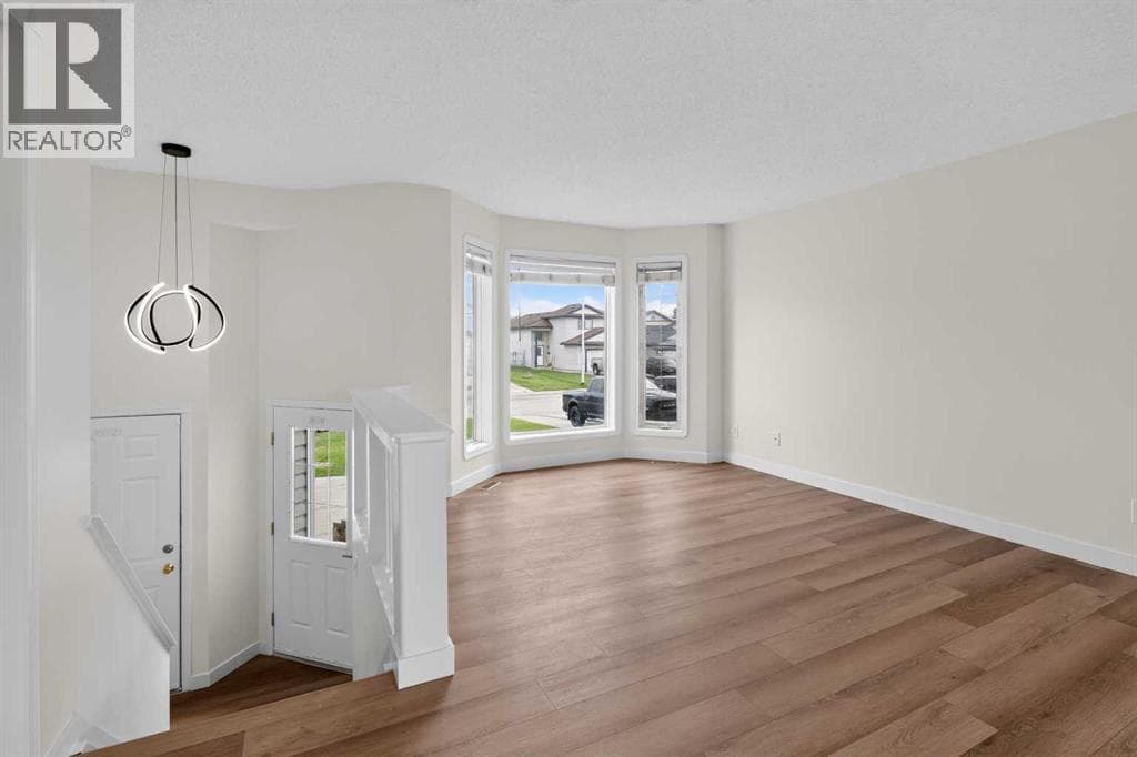 9222 115 Avenue — photo 3