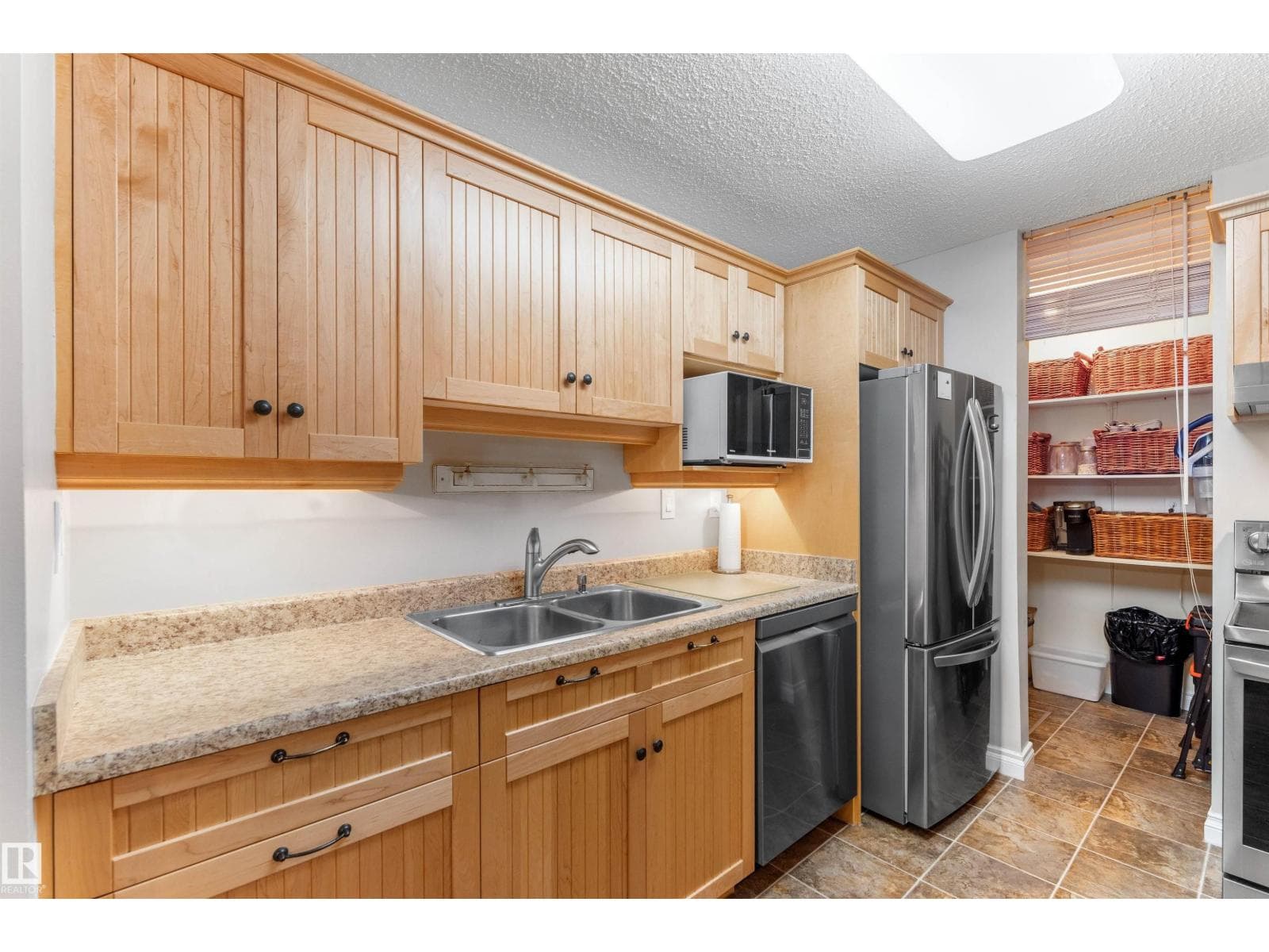 5802 172 ST NW — photo 5