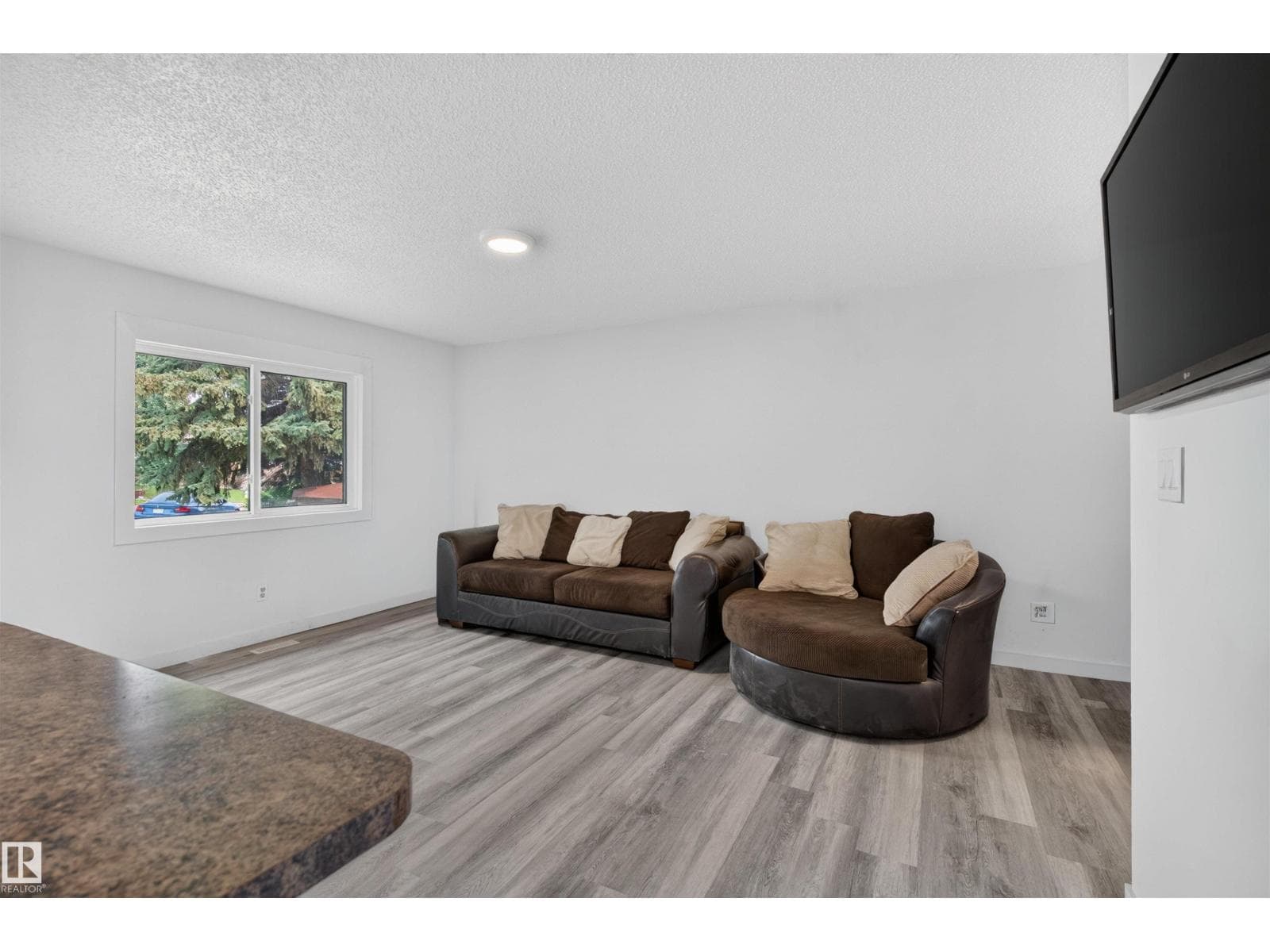 27 KINISKI CR NW — photo 5