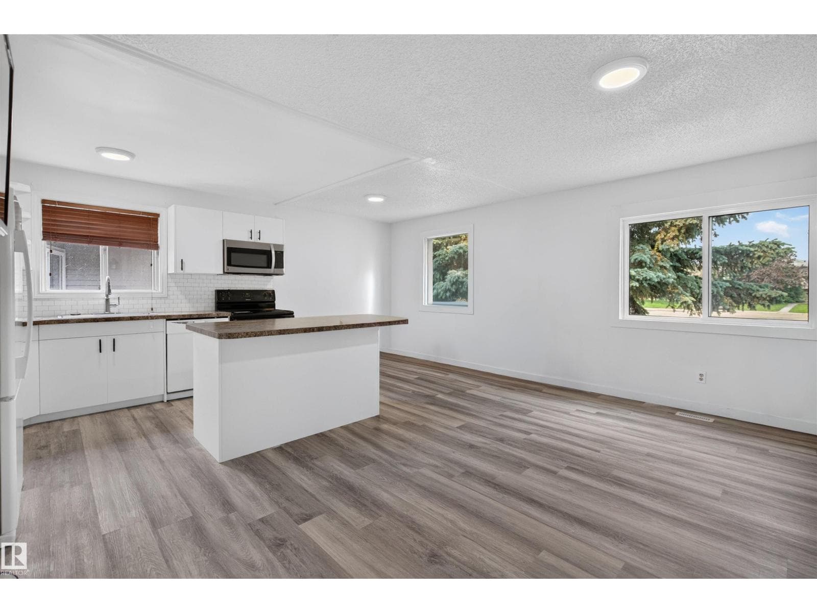 27 KINISKI CR NW — photo 3