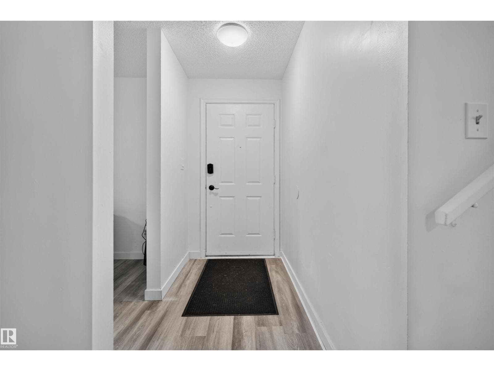 27 KINISKI CR NW — photo 2