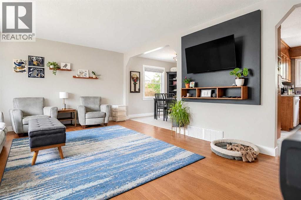 56 Chinook Crescent W — photo 3