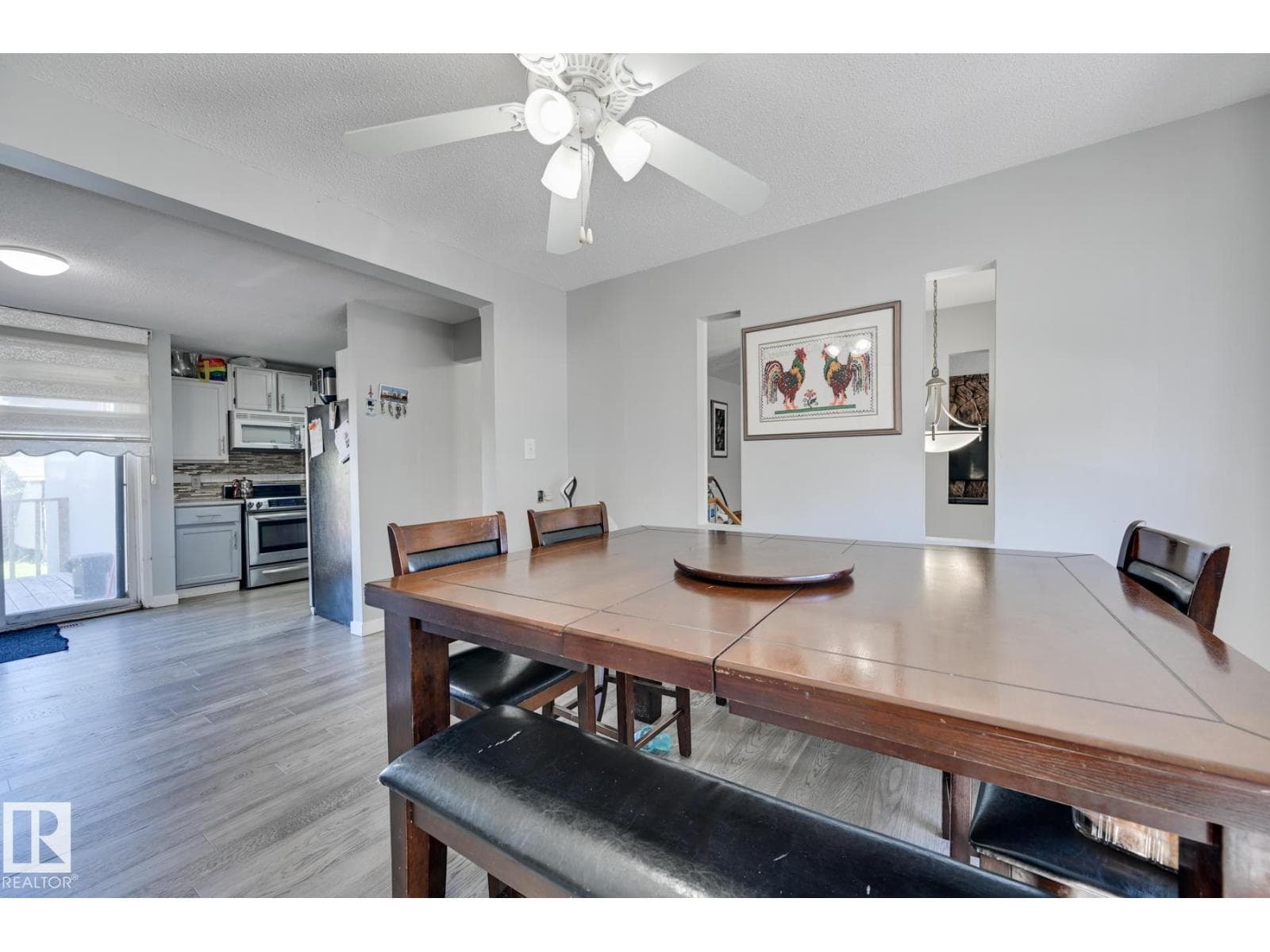 4628 37 AV NW — photo 2