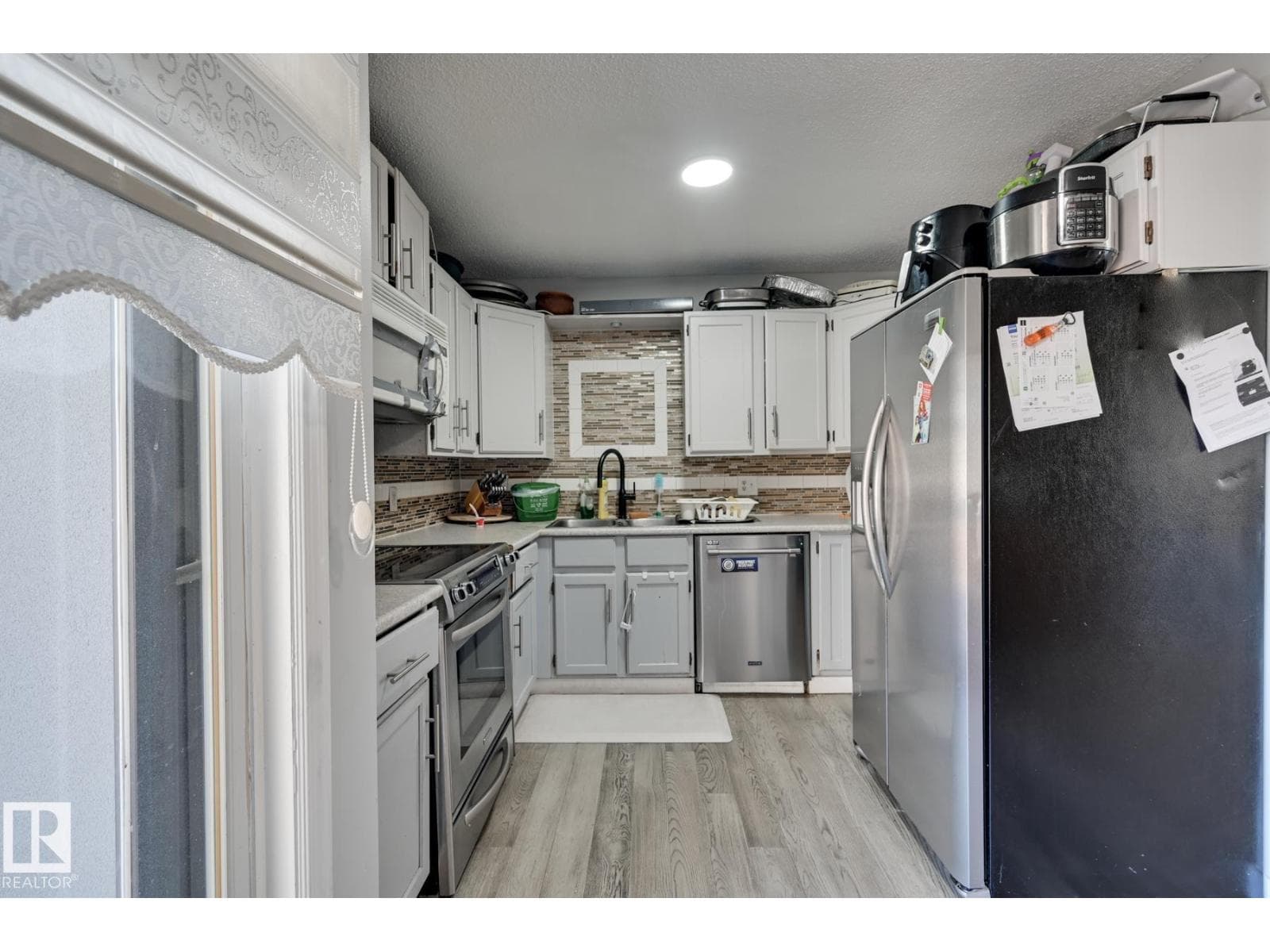 4628 37 AV NW — photo 3