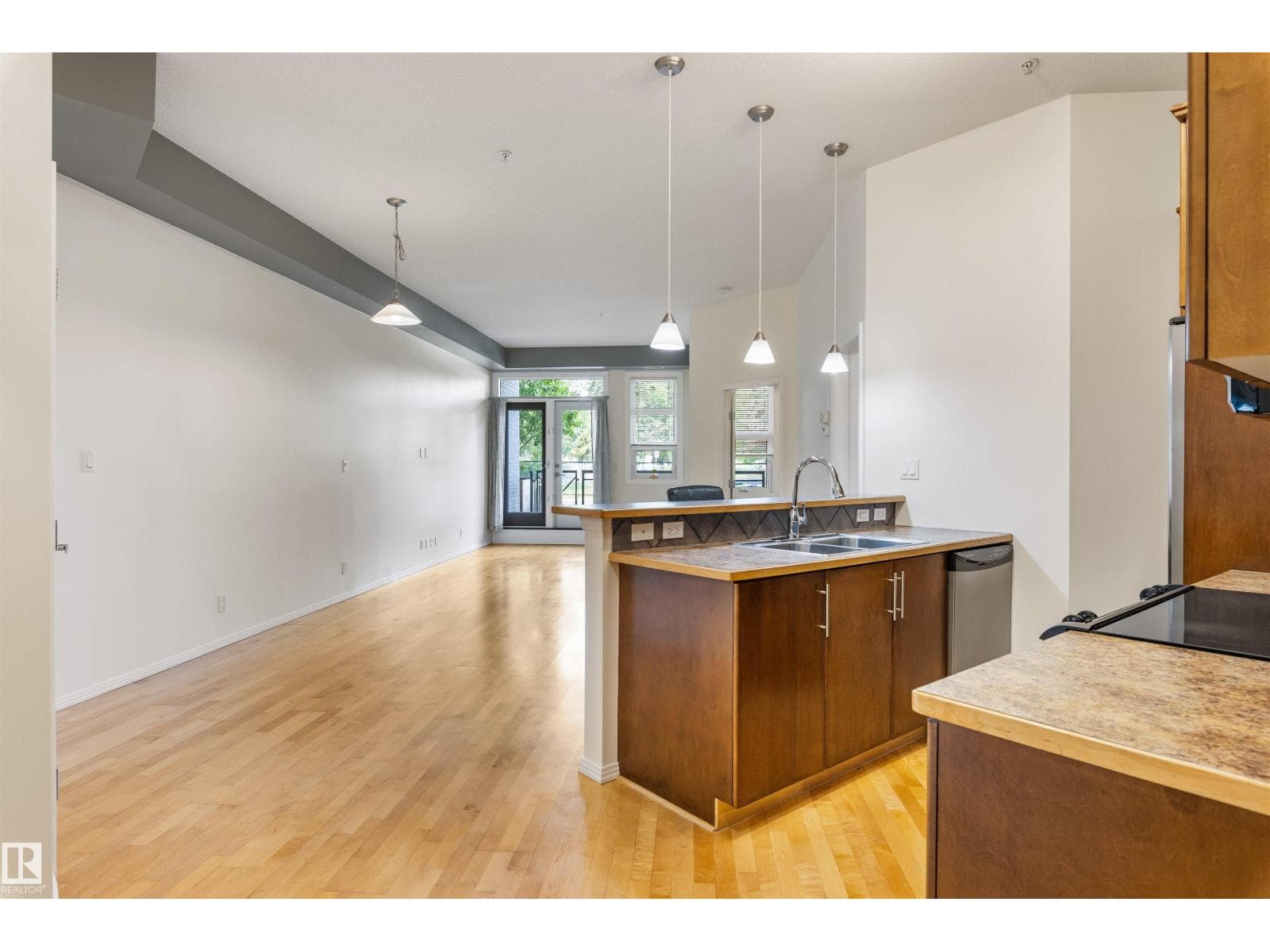 #105 10531 117 ST NW — photo 5