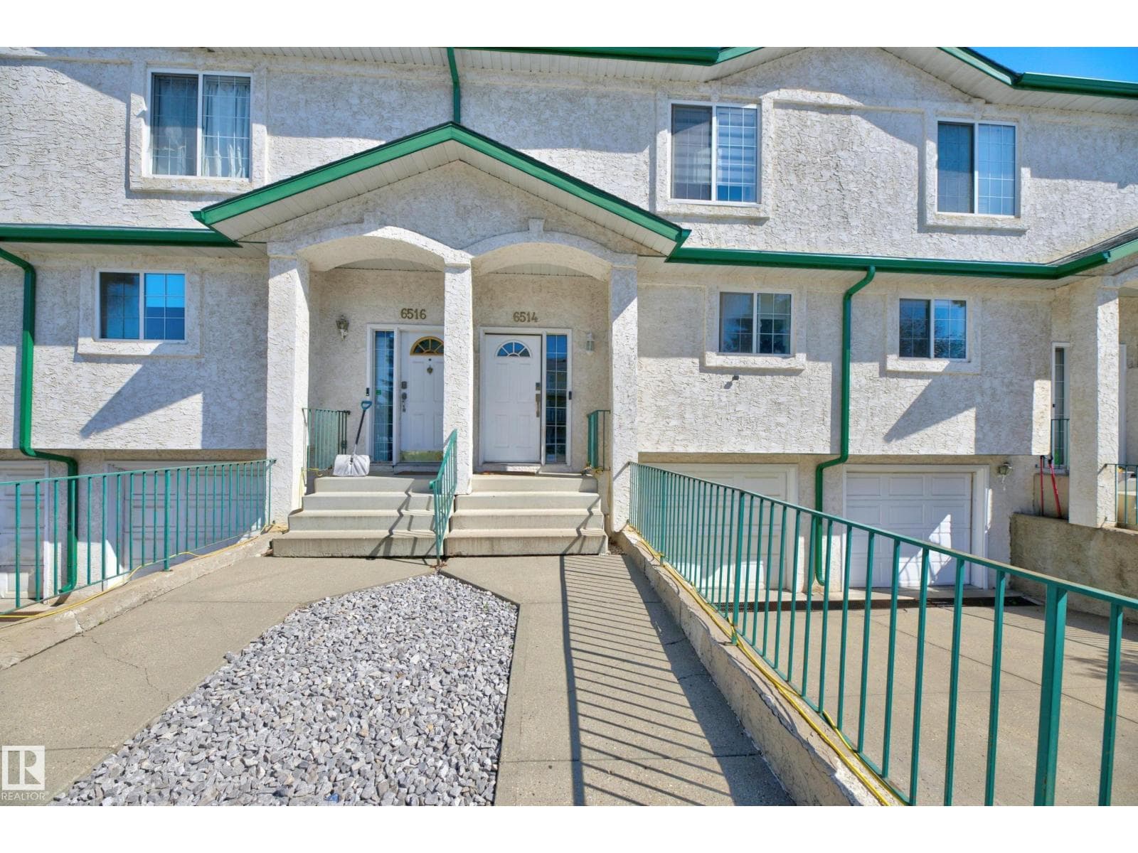 6514 19 AV NW — photo 2