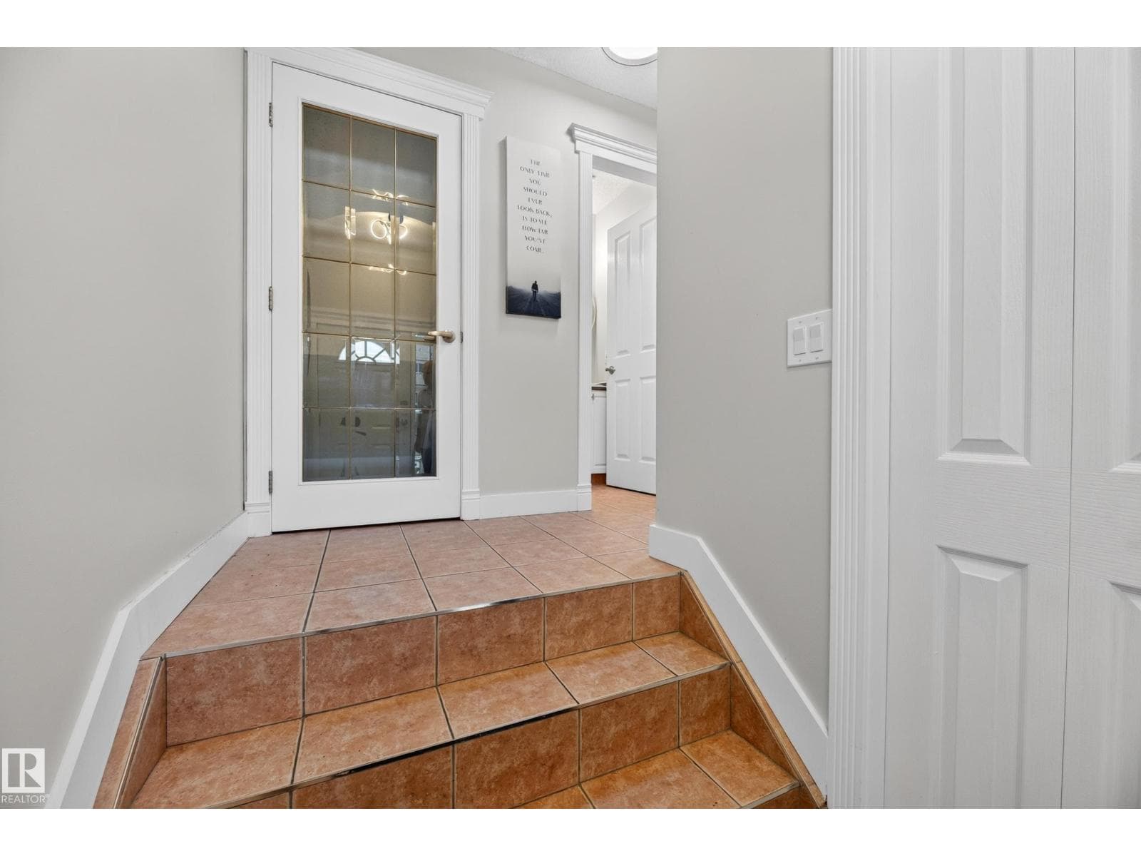 6514 19 AV NW — photo 3