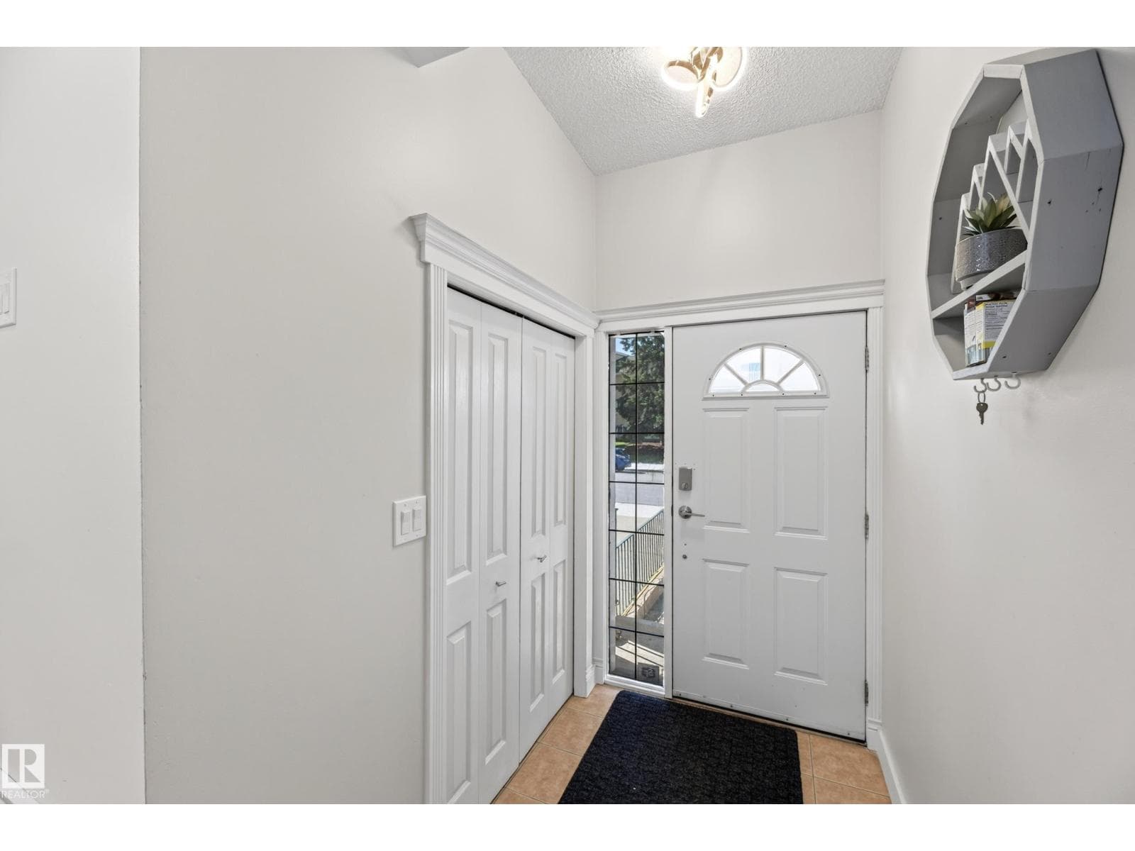 6514 19 AV NW — photo 4