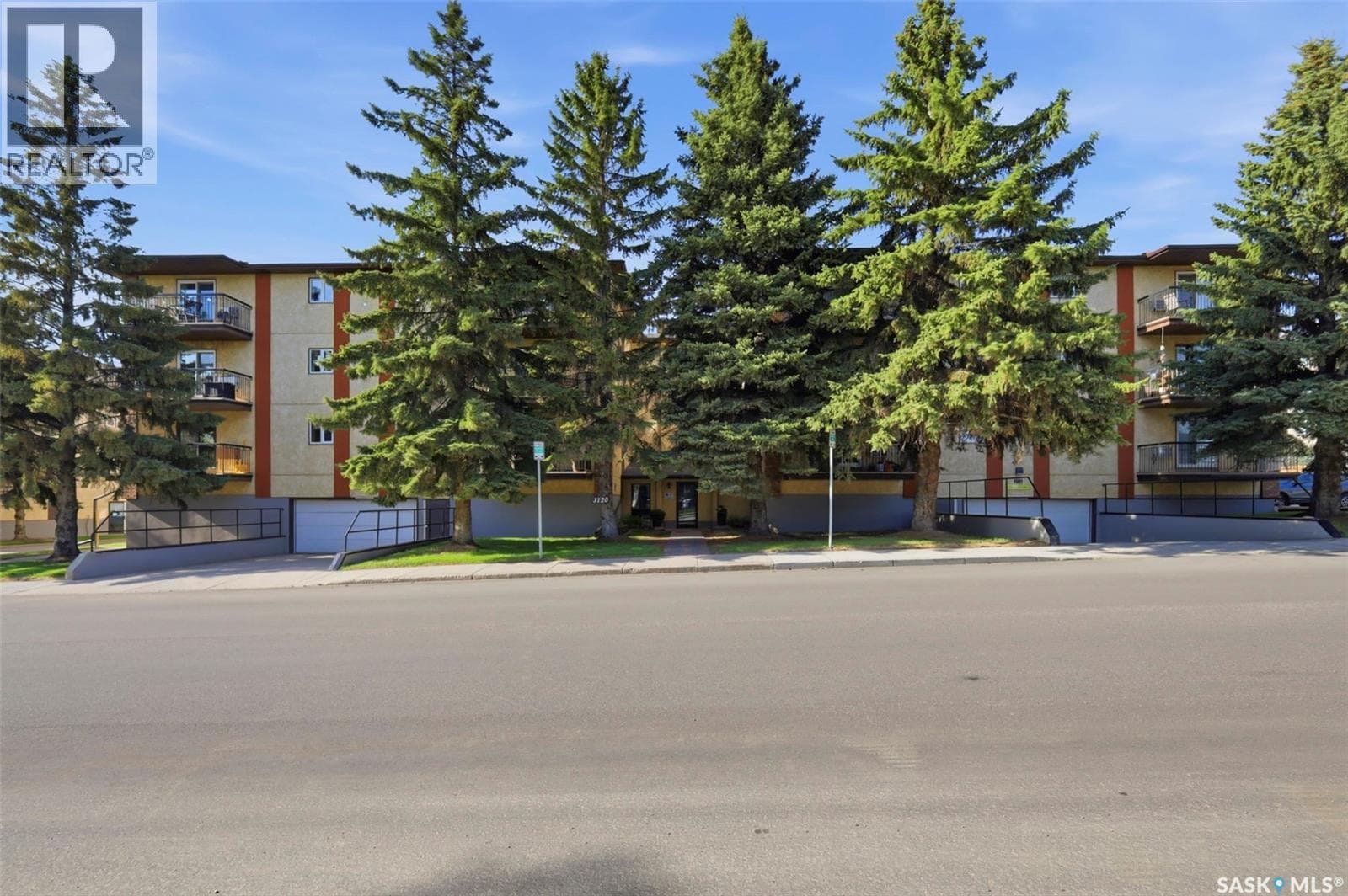104 3120 Louise STREET — photo 3